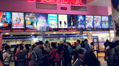 Cine Center campaña SÉ UN HÉROE para donantes de plasma hiperinmune
