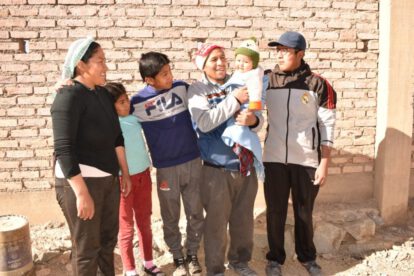 Vicente padre y madre junto a su familia