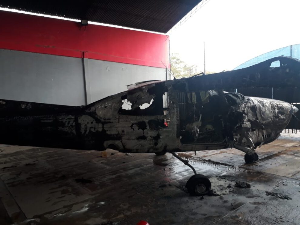 Avioneta incendiada que llevaría ayuda a Roboré