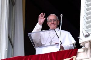 Papa Francisco en el palco durante la misa de Ángelus