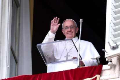Papa Francisco en el palco durante la misa de Ángelus