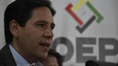 Proceso de votación similar a un trámite bancario