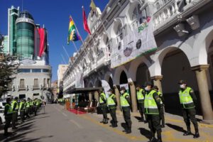 Contagios de Covid-19 en policías en Bolivia