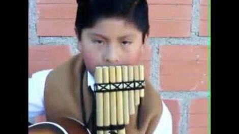 Arón Apaza interpreta 'Por Que Estas Triste' de Savia Andina