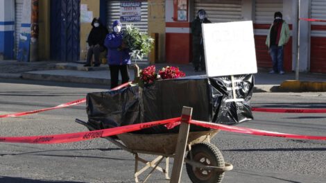 Cochabamba entierros tardanza