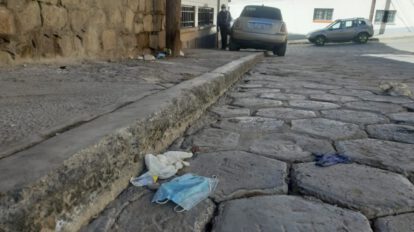 Equipos de bioseguridad en plena vía pública