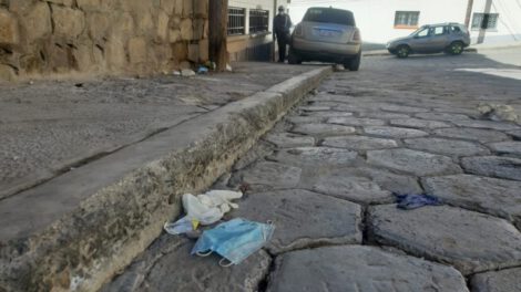 Equipos de bioseguridad en plena vía pública