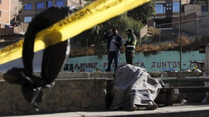 Cadáver en vía pública en Cochabamba