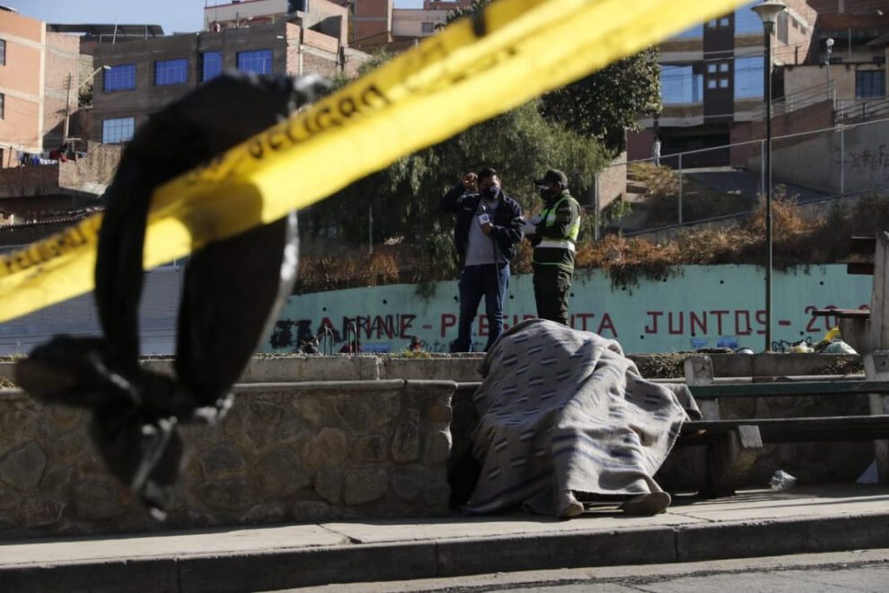 Cadáver en vía pública en Cochabamba
