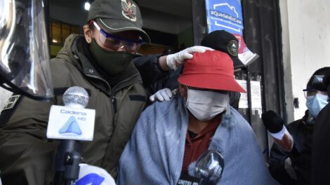 Exministra Achacollo abandona la cárcel de Miraflores