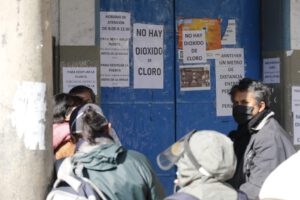 Personas en busca de dióxido de cloro