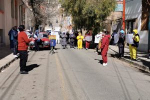 paro de brazos caídos del sector salud en Oruro