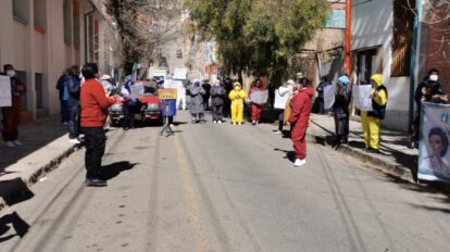 paro de brazos caídos del sector salud en Oruro