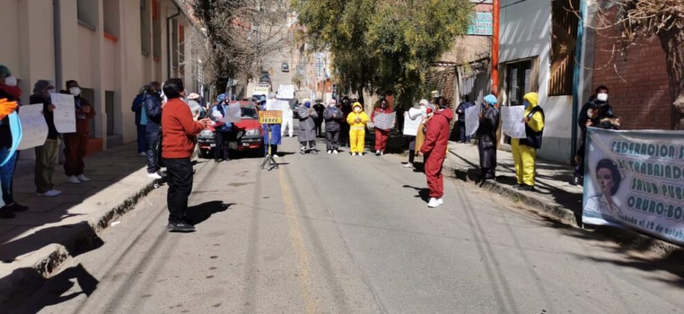 paro de brazos caídos del sector salud en Oruro