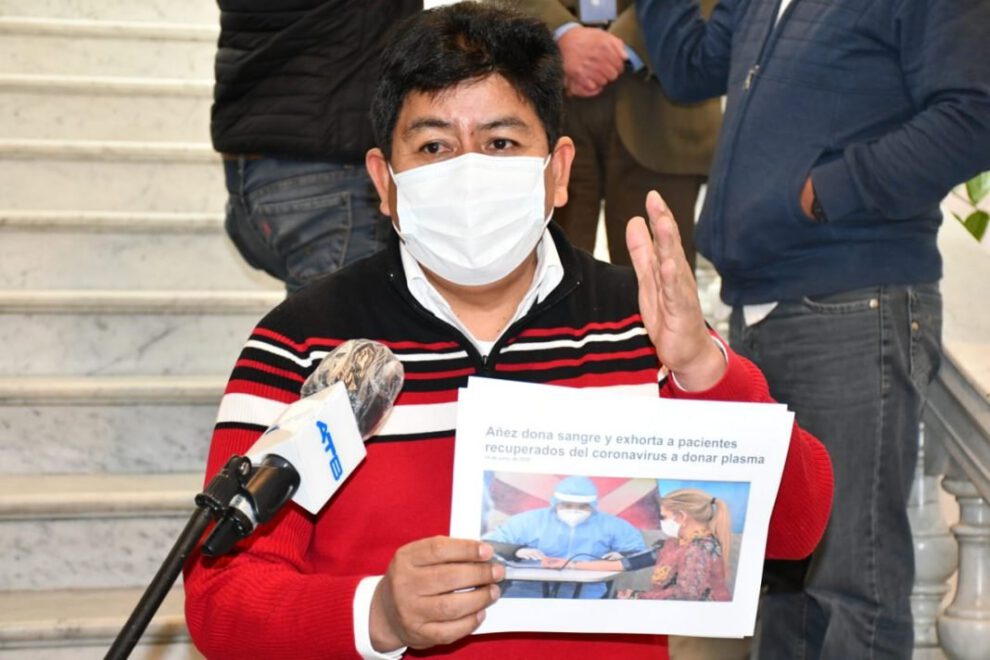 Montaño acusa a Áñez de mentir sobre donación de plasma