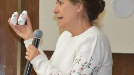 Dióxido de cloro promovido por Patricia Callisperis en Oruro