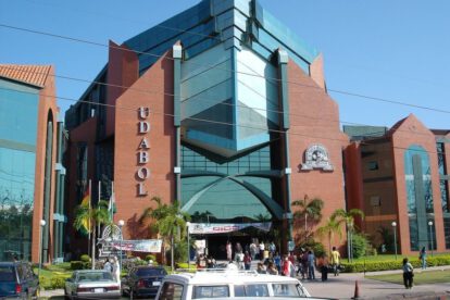 Expropiación de hospitales en Bolivia para reforzar la atención de salud
