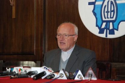 Eugenio Scarpellini durante una conferencia de prensa