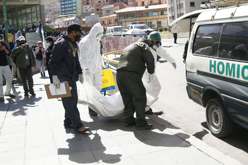 Hombre cae del Mercado Lanza en La Paz