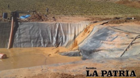 Explotación ilegal de oro en Ataraque, Caracollo