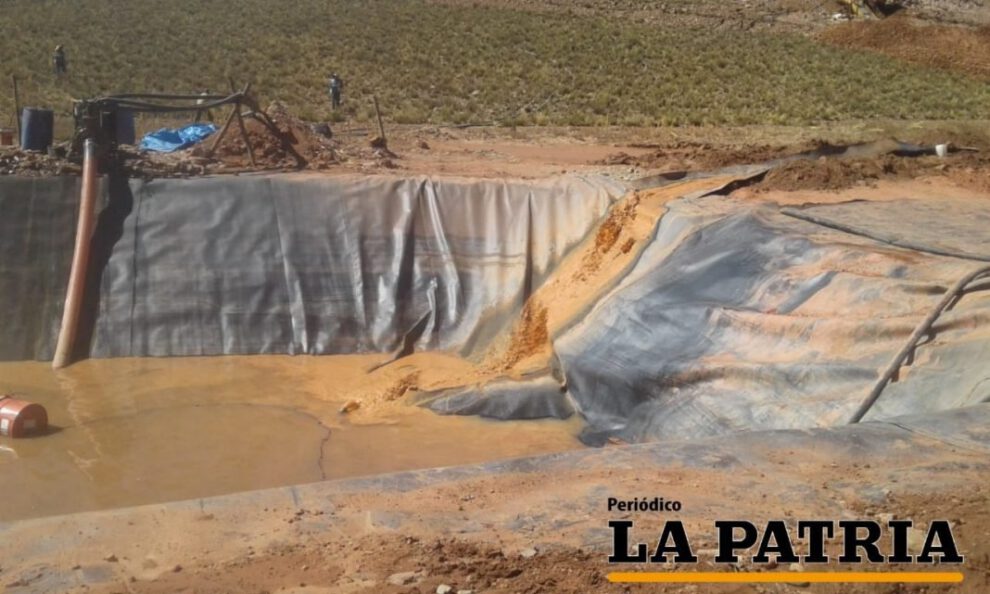 Explotación ilegal de oro en Ataraque, Caracollo