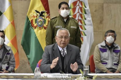 Reunión con el magisterio y Víctor Hugo Cárdenas