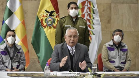 Reunión con el magisterio y Víctor Hugo Cárdenas