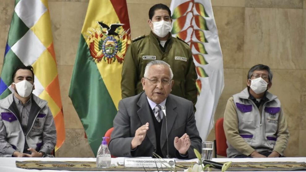 Reunión con el magisterio y Víctor Hugo Cárdenas