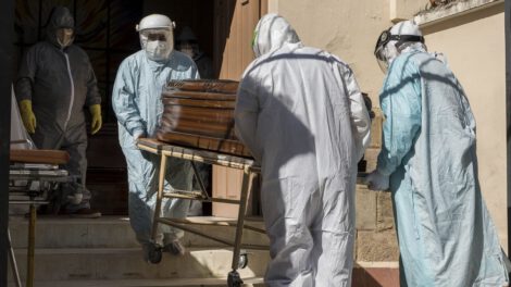 Covid-19 en Bolivia: promedio de 50 fallecidos por día