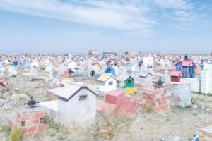 Entierros clandestinos Covid-19 en el Cementerio General Mercedario de El Alto