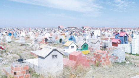 Entierros clandestinos Covid-19 en el Cementerio General Mercedario de El Alto