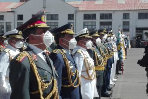 Imposición de grados y entrega de bastones a generales de las Fuerzas Armadas