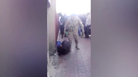 golpiza de militar contra ladrón en El Alto