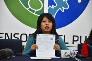 Nadia Cruz denuncia a Yerko Núñez durante la conferencia de prensa