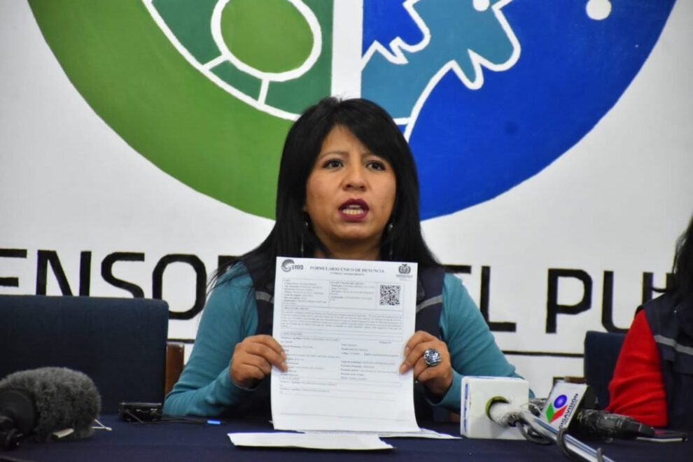 Nadia Cruz denuncia a Yerko Núñez durante la conferencia de prensa