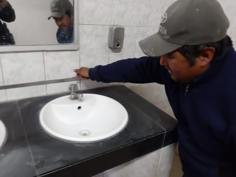 Pisiga sin agua; centros de salud y comercios cierran sus puertas