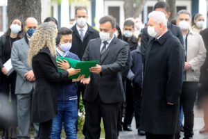 Óscar Urenda recibió la máxima condecoración del departamento de Santa Cruz
