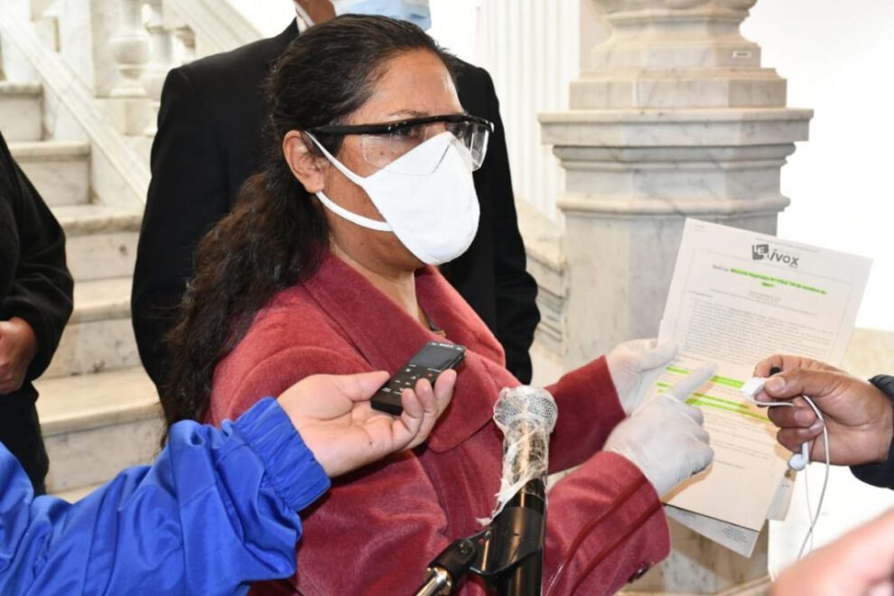 La diputada Otilia Choque denuncia que no dejaron entrar a diputados a reunión convocada por Gobierno