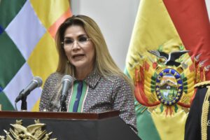 Áñez es dada de alta tras vencer el Covid-19