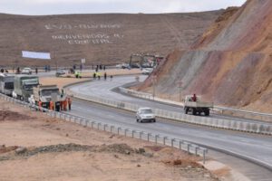 Doble vía Caracollo-Confital inaugurada por el Presidente Morales