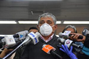 Transfusión de plasma hiperinmune del ministro Iván Arias