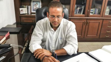 Luis Fermando Camacho critica a ministros por clausura del año escolar