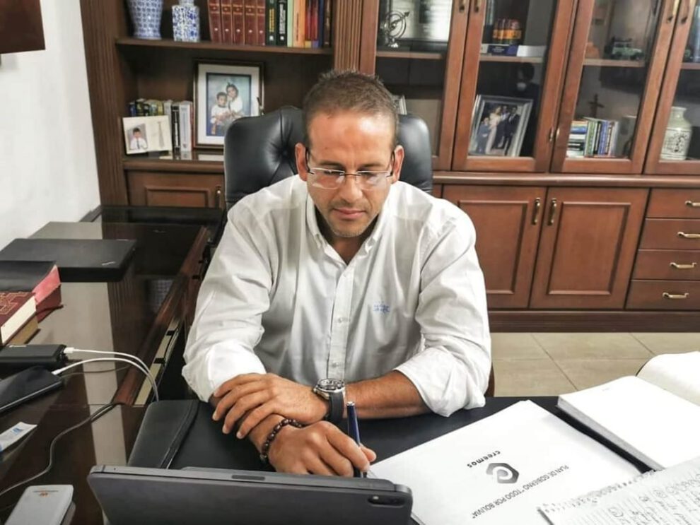 Luis Fermando Camacho critica a ministros por clausura del año escolar