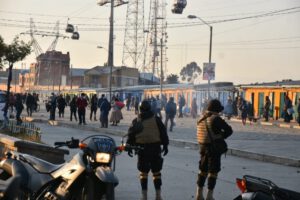 Enfrentamientos en El Alto entre bloqueadores y la Policía