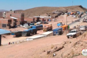 Bloqueo en Confital impide el paso de una cisterna con oxígeno hacia Oruro
