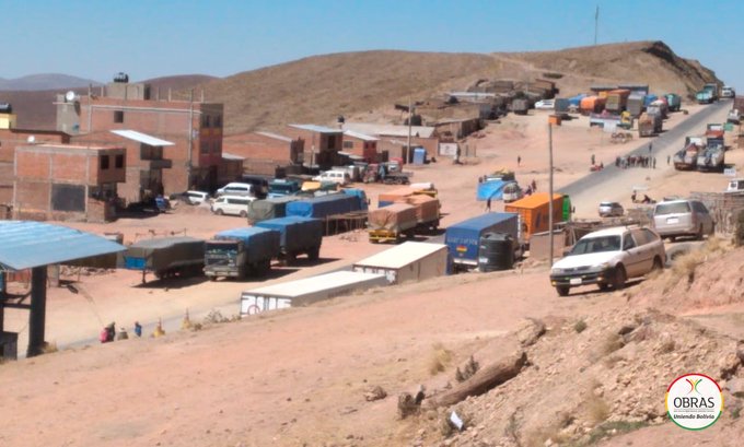 Bloqueo en Confital impide el paso de una cisterna con oxígeno hacia Oruro