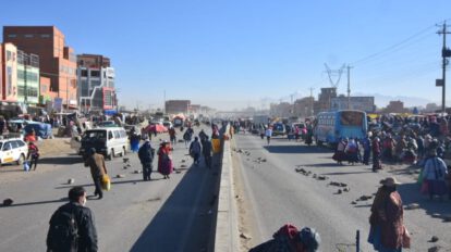 Bloqueos en carreteras impiden el paso de ambulancias y medicamentos