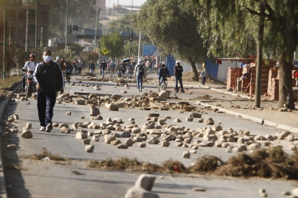 Bloqueos en Oruro por demandas laborales y de salud