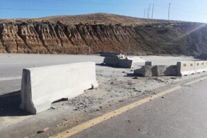 Carretera Oruro-Cochabamba intransitable por bloqueos y destrozos