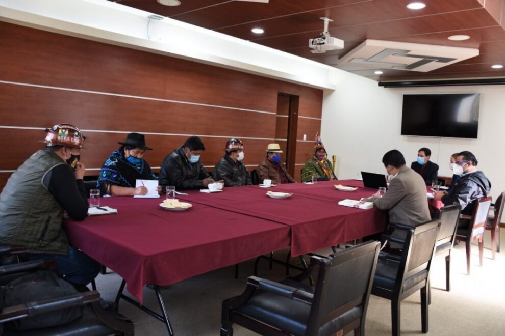TSE ratifica fecha de elecciones en reunión con COB